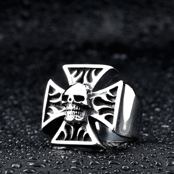 Man's Goth Punk Rock Flame Skull Ring - Image 4